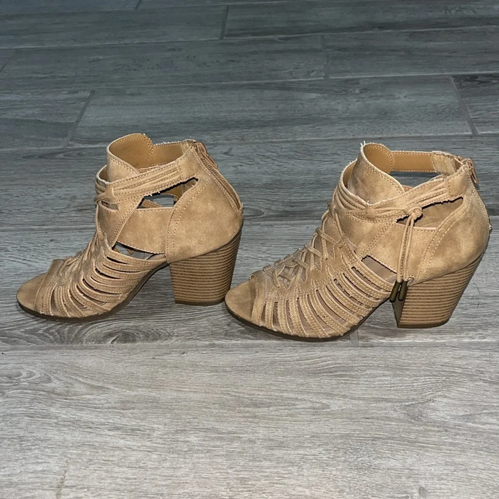 Rampage Vella Women’s chunky heel tan faux suede size 7.5